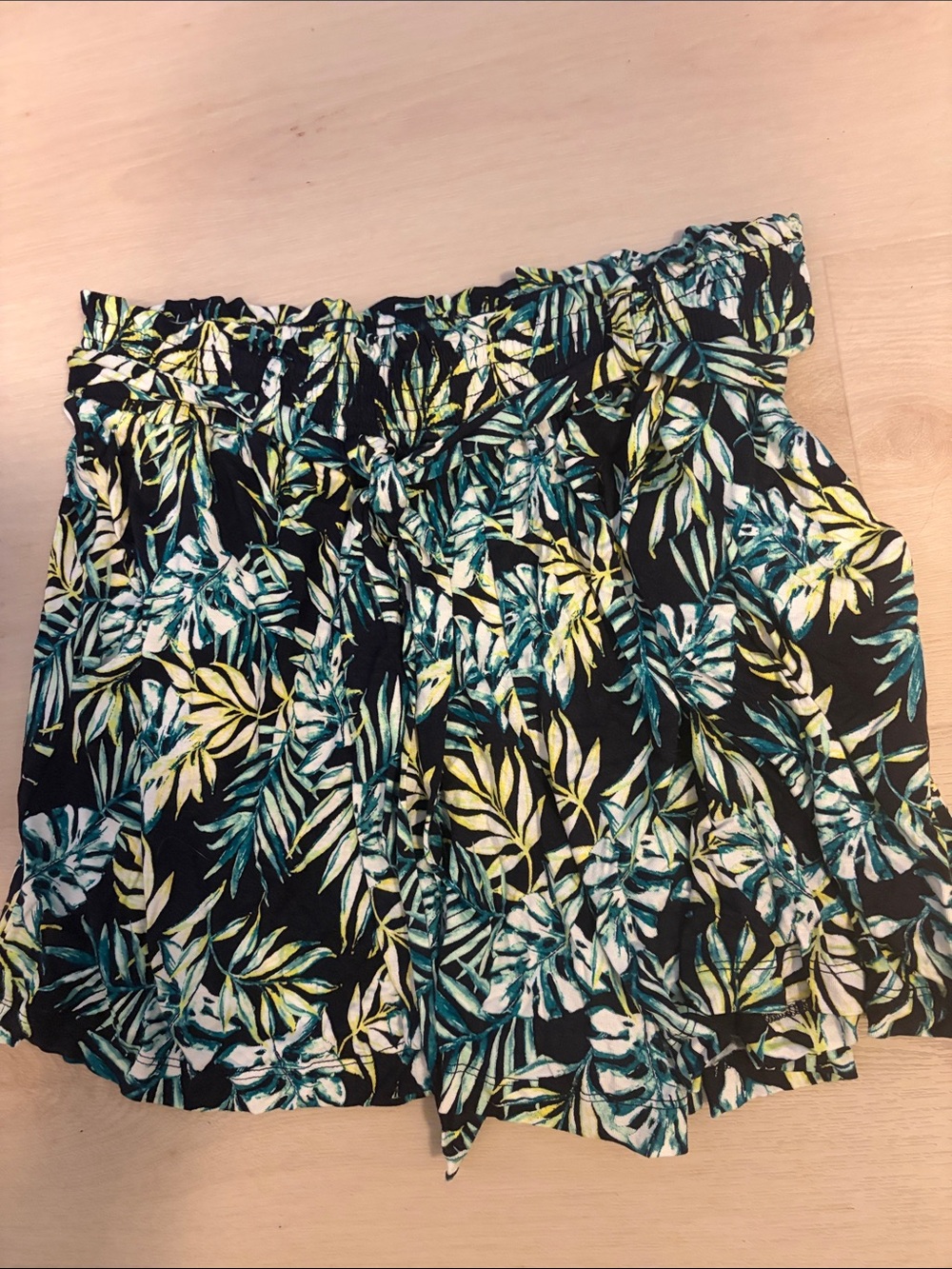 Women’s Black Tropical Print Elastic Waist Shorts